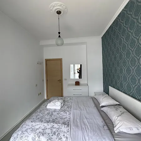 Kika Raiffeisen Bank Near Artificial تيرانا