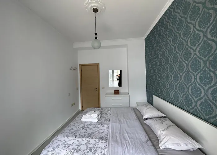 Kika Raiffeisen Bank Near Artificial ティラナ